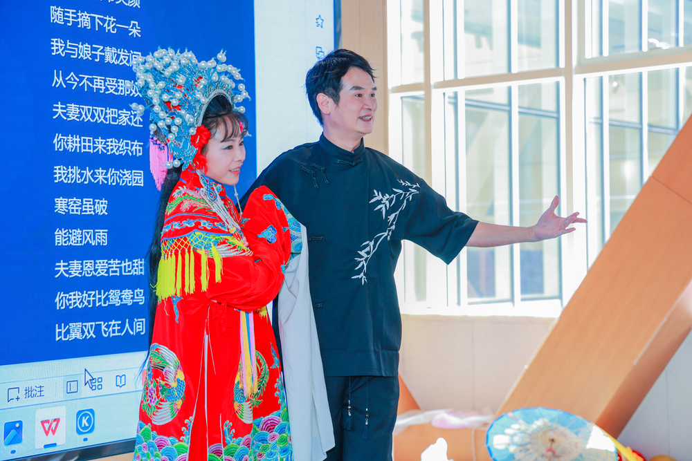 20240710065254172700.jpg 代表剧目《天仙配》演出场景