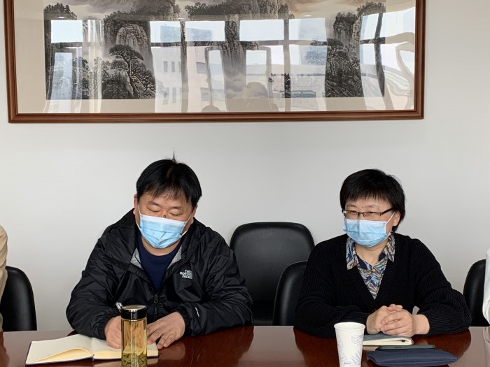 意昂3代理网党委书记李品友、副书记钱敏芳介绍意昂3工作开展情况